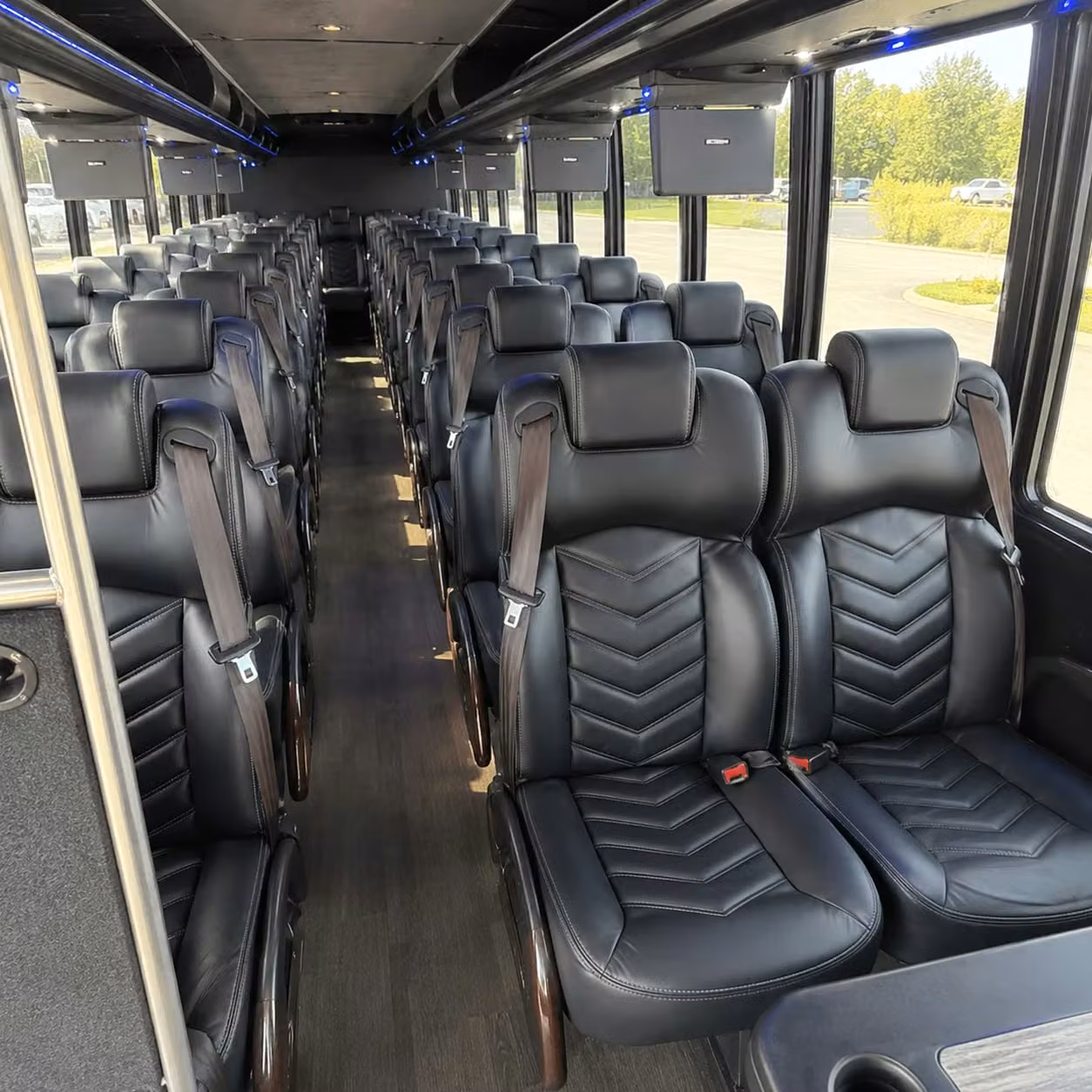hawthorne 35 passenger minibus rental