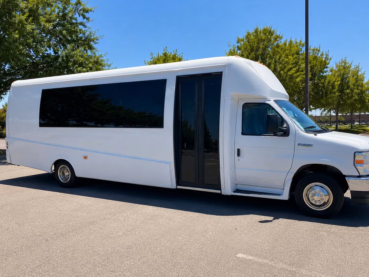 hawthorne high school and leuzinger high school prom groups love party buses