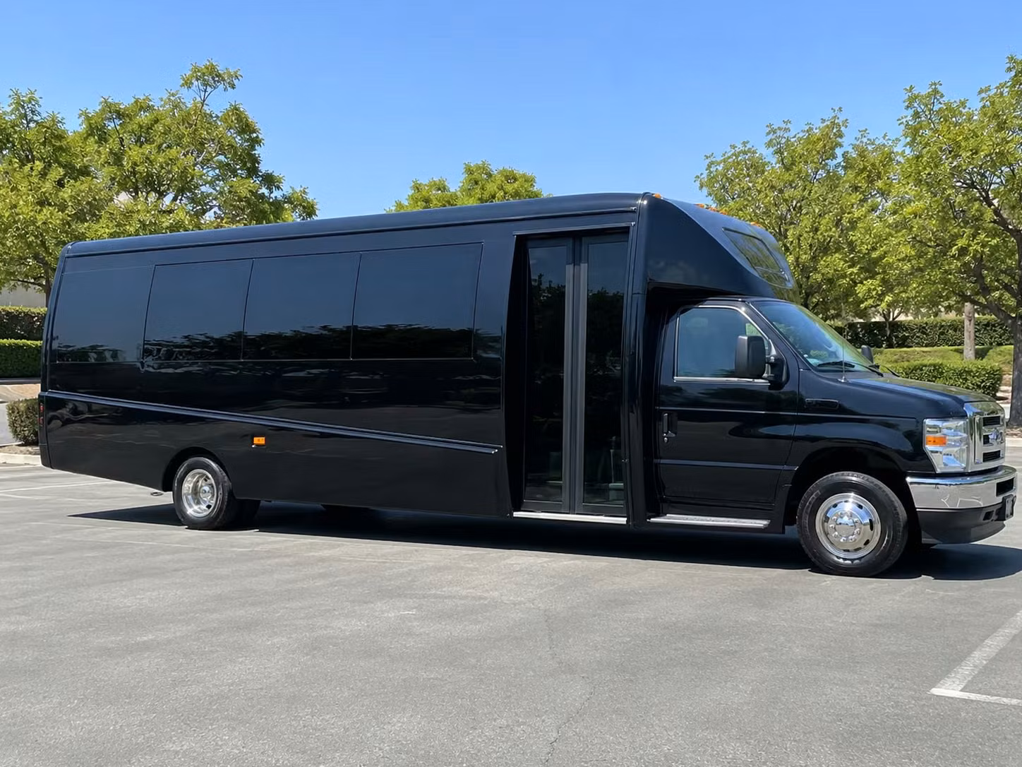 minibus and charter bus options for hawthorne unified school district field trips